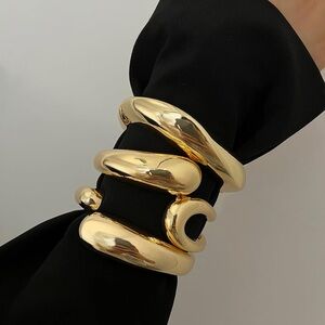 New! Anthropologie Gold Annalise Bracelet Stack Set (3010) NWOT